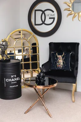 Фото «Черно-золотой интерьер» гостиная, в стиле классические, современный,  золото, черного цвета, ценовой диапазон средний, средние (до 30 м²) по  размеру | Фотографии дизайна интерьеров на DG-Home
