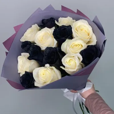 39 чёрных роз по цене 22060 ₽ - купить в RoseMarkt с доставкой по  Санкт-Петербургу