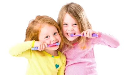 Как научить ребёнка правильному уходу за зубами, как правильно чистить зубы  малышу, какую щетку выбрать | НоваДент