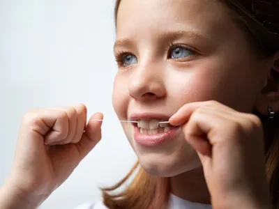 Как правильно чистить зубы ребенку в 1 год, 2 года — Москва стоматология  Трит