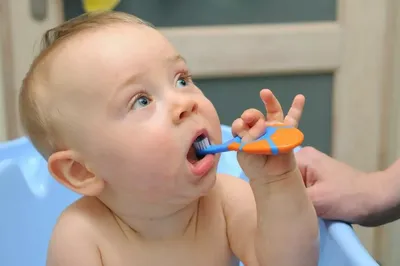 Как мотивировать ребенка чистить зубы - как заинтересовать и как подобрать  зубную щетку и пасту