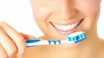 Как правильно чистить зубы зубной щеткой: пошаговая инструкция с советами  экспертов