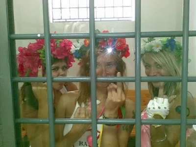 Femen: cиськи в камере