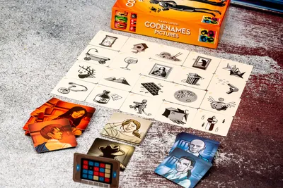 Codenames: Pictures, board game — Brain Games