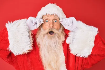 Пьяный Дед Мороз идет, пальто на …» — создано в Шедевруме