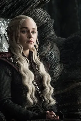 Обои на рабочий стол Дейенерис Таргариен / Daenerys Targaryen с драконом на  плече, арт к сериалу Игра престолов / Game of Thrones, обои для рабочего  стола, скачать обои, обои бесплатно