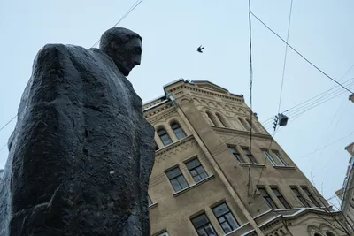Памятник Александру Блоку открыли на улице Декабристов