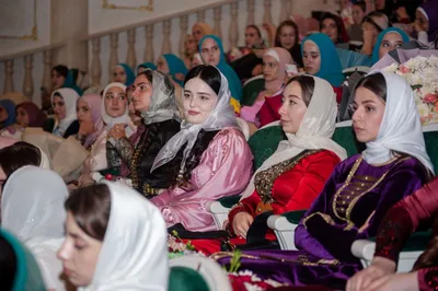 В МинНацИнформе отметили День чеченской женщины | Информационное агентство  \"Грозный-Информ\"