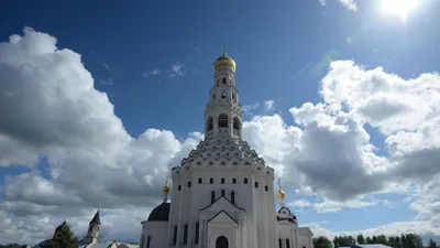 С днём Славных и всехвальных первоверховных апостолов Петра и Павла  поздравляю православных!