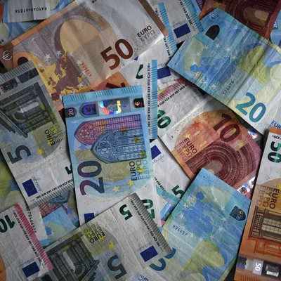 Евро Деньги Банкноты, Деньги Евро Фоне Фотография, картинки, изображения и  сток-фотография без роялти. Image 65062650