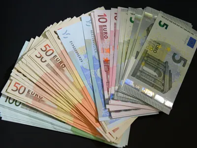 Фото с деньгами 💵💶 | Евро, Деньги, Карта желаний