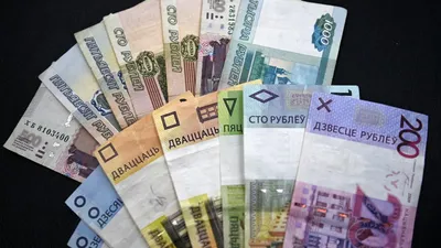 Русские деньги - рубли в воздухе. Стоковое Изображение - изображение  насчитывающей валюта, стимулы: 32788571
