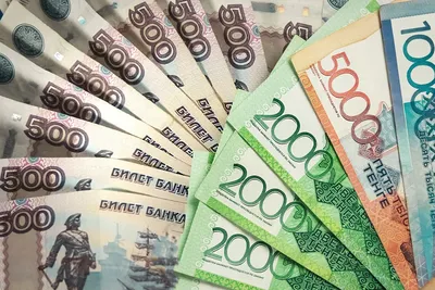 Рубль упал, тенге подскочил – официальные курсы к сому на эти выходные