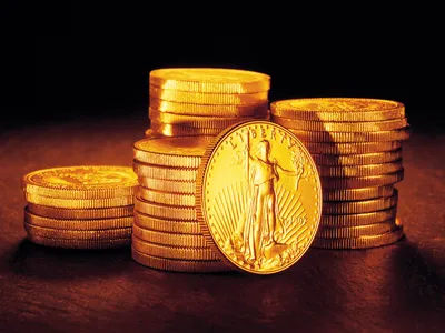 Сияющие золотые Bitcoins картина, обои денег золота цифровая дворняжка  Стоковое Изображение - изображение насчитывающей технология, тайнопись:  115538473