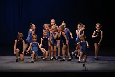 Детские танцы (65 фото) | Танцы, Современный танец, 5 детей