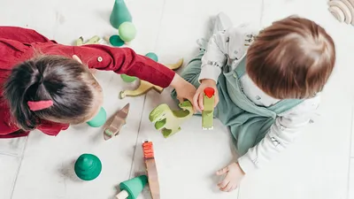 Деревянные развивающие игрушки для детей Цветные змейки — купить в Москве в  интернет-магазине Stokke