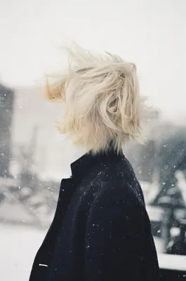 Блондинка в лесу зимой (39 фото) »