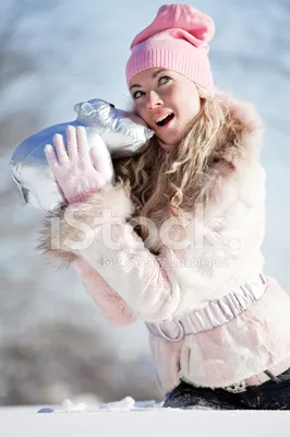 Молодая красивая блондинка зимой стоковое фото ©carlodapino 7304035