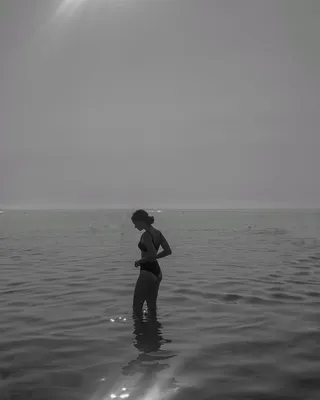 Девушек на пляже без лица