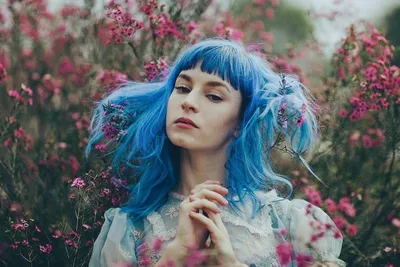 Девушка с синими волосами (65 фото)