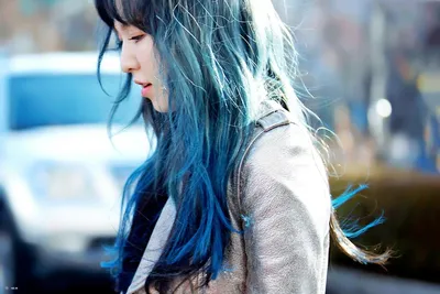 Девушка с синими волосами (65 фото)