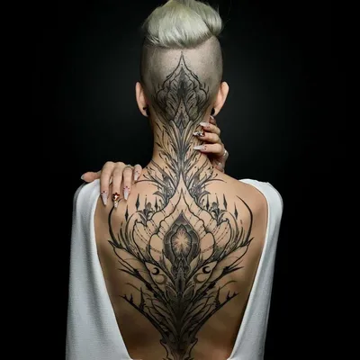 Женские тату на спине в Москве . Татуировки для девушек на спине - цены,  эскизы, фото.