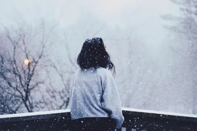 Красивая девушка вид сзади зима сезон рекламный фон Обои Изображение для  бесплатной загрузки - Pngtree