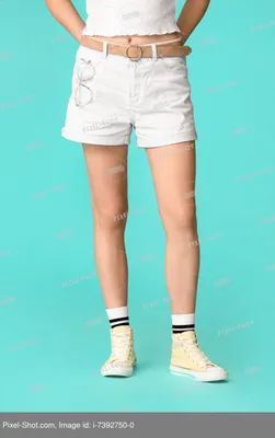 Девушка в зеленом топе и джинсовых шортах 3D Модель $20 - .obj .fbx - Free3D