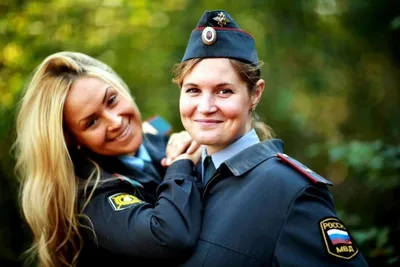 Как выглядит форма девушек-полицейских в разных странах | Пикабу