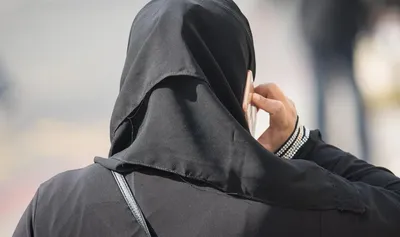 Портрет красивой мусульманской девушки в хиджабе Стоковое Фото -  изображение насчитывающей апбитража, девушка: 178068410