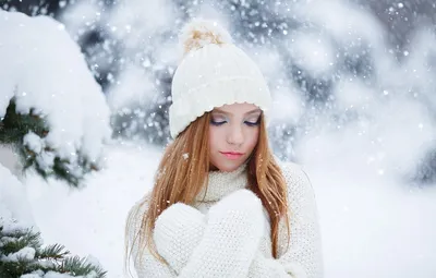 Девушка-зима в белой шубе …» — создано в Шедевруме