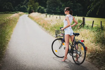 Девушка на велосипеде | Фотосъемка, Велосипедный стиль, Фоточеллендж