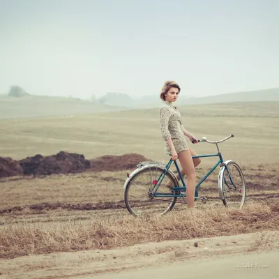 Девушка на велосипеде стоковое фото ©vencav 64628243