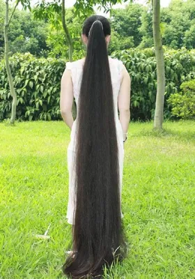Девушка с темными длинными волосами…» — создано в Шедевруме
