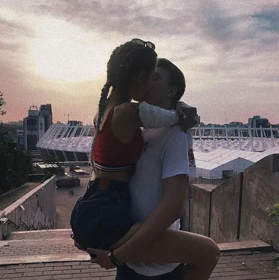 Аниме девушка целует парня - онлайн-пазл