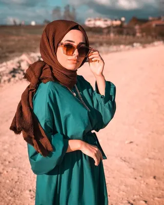 Девушка в хиджабе» — создано в Шедевруме