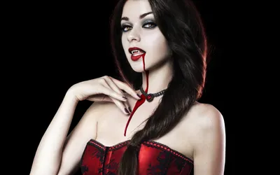 Красные красные губы женщины-вампира, секси Девушка-вампир лизует клыки с  языком Дизайн моды Glamour Halloween Стоковое Фото - изображение  насчитывающей ужас, художничества: 159198432