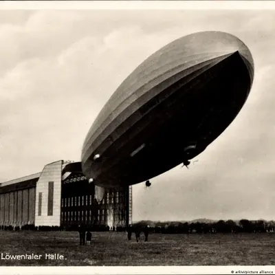 Уникальные архивные фото: самый большой дирижабль \"Граф Цеппелин\" над Ригой  - Tchk.lv