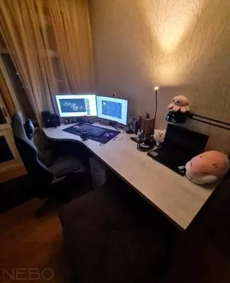 Компьютерный стол для двух мониторов в углу комнаты - на заказ в Москве