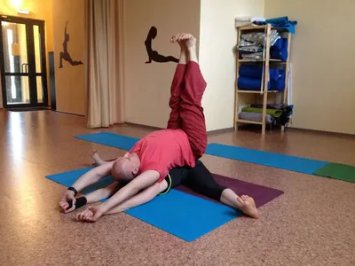 Картинки парная йога на двоих (59 фото)