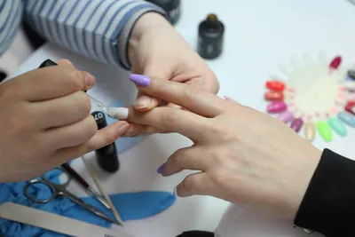 Бизнес на ногтях. Как зарабатывают мастера маникюра в Тюмени и на селе |  Вслух.ru
