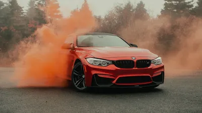 Обои на рабочий стол Черный BMW M4 F82 2019 на шоссе осенью, обои для рабочего  стола, скачать обои, обои бесплатно