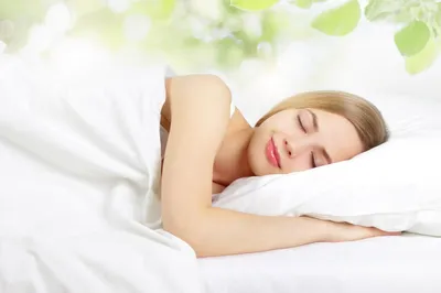 Правильные и полезные позы для сна: в какой позе лучше всего спать, советы  и рекомендации | блог Anti-Age Expert