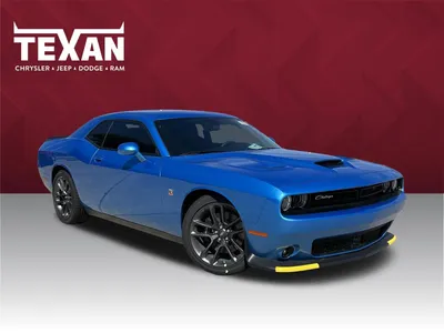 What are the engine options of the 2022 Dodge Challenger?