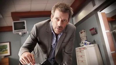 Обои на рабочий стол Хью Лори / Hugh Laurie в роли Доктора Хауса из сериала Доктор  Хаус / House M. D, обои для рабочего стола, скачать обои, обои бесплатно