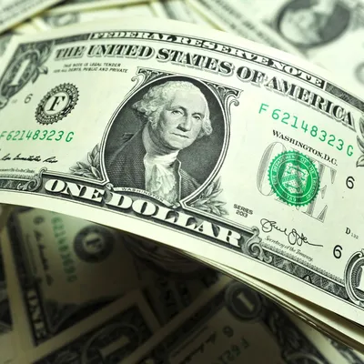 Доллар растет перед длинными выходными: из-за чего на этот раз? Итоги рынка  валют