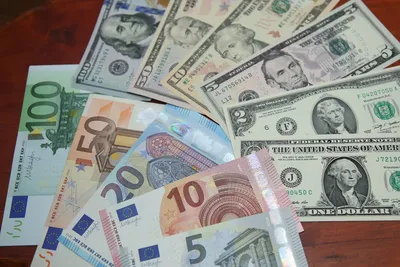 Доллар, евро, юань? В какой валюте выгодно хранить сбережения