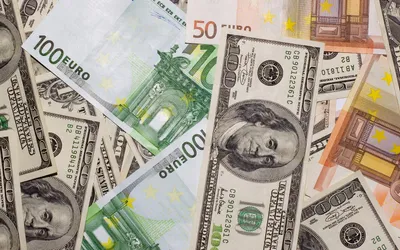 Эксперт объяснил, почему в обменниках снова появились доллары и евро - МК