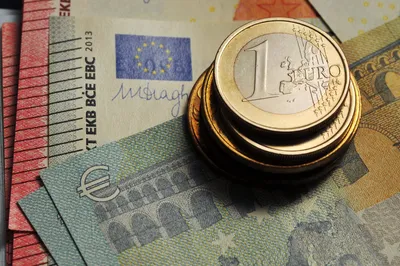 Доллар и евро подорожали перед выходными: как украинцы могут заработать на  курсе валют - Today.ua