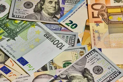 Доллар дорожает к евро перед выступлением главы ФРС США: данные торгов -  Banker.ua